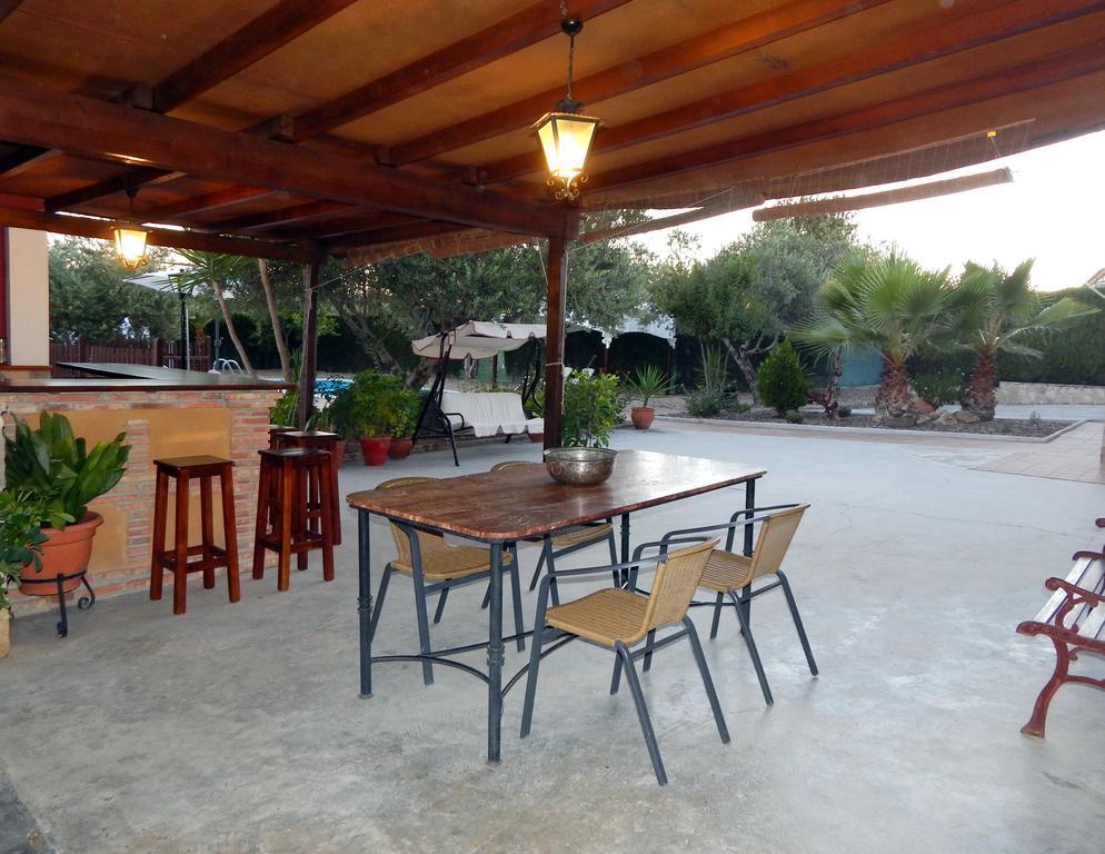 Villa Maria - Pista De Padel Y Piscina Baena Kültér fotó
