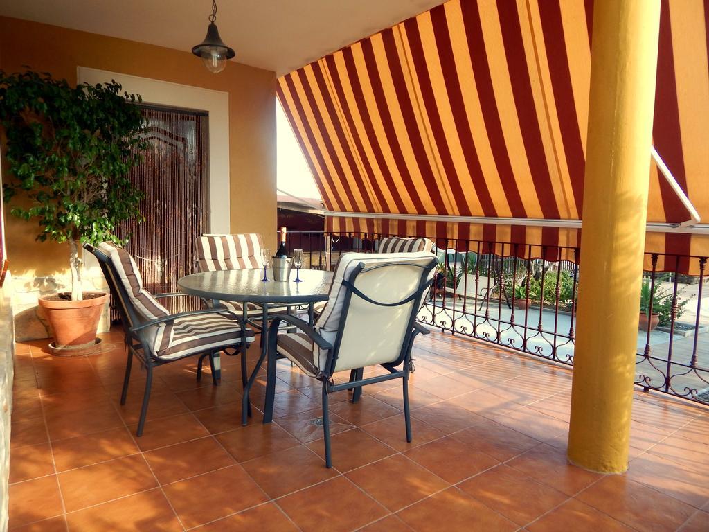 Villa Maria - Pista De Padel Y Piscina Baena Szoba fotó